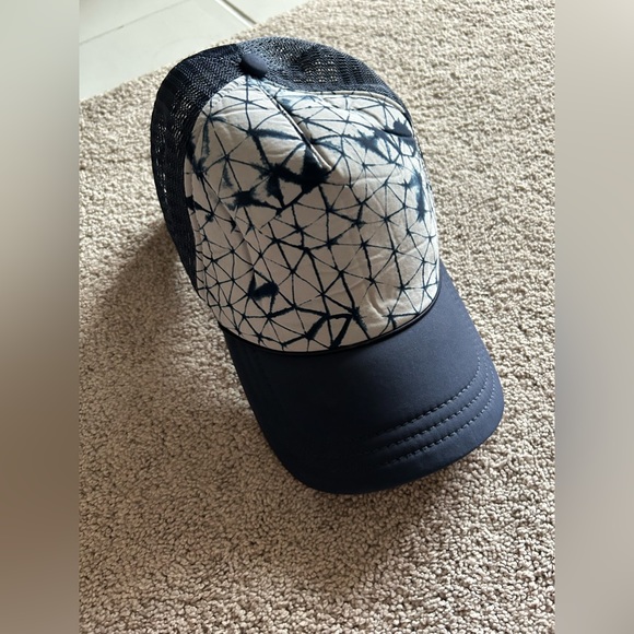 Lululemon WhatSUP Hat - Picture 1 of 5